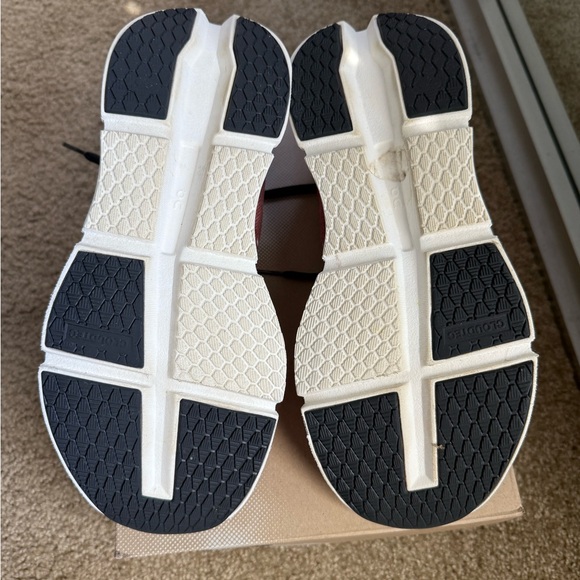 On Running' CloudGo Wide Shoes - Picture 12 of 13